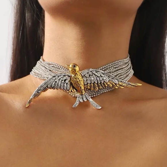 Jewelry - ✨✨✨Glamorous Bird Choker✨✨✨